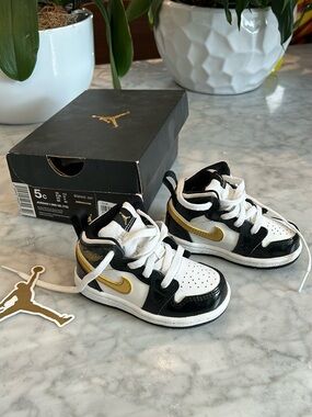 Air Jordan Nike kids mid-SE lace up running shoes size 5C